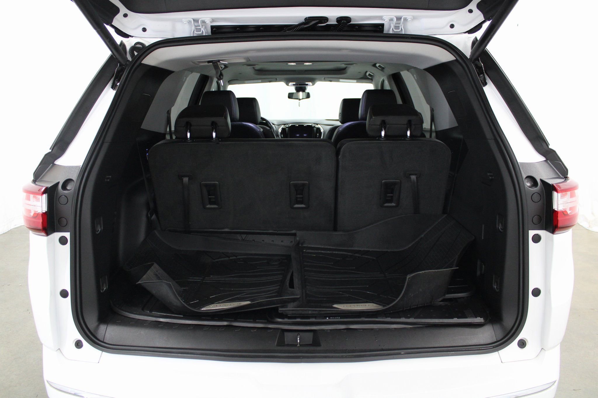 Used 2020 Chevrolet Traverse Premier w/ LPO, Blackout Package image 28