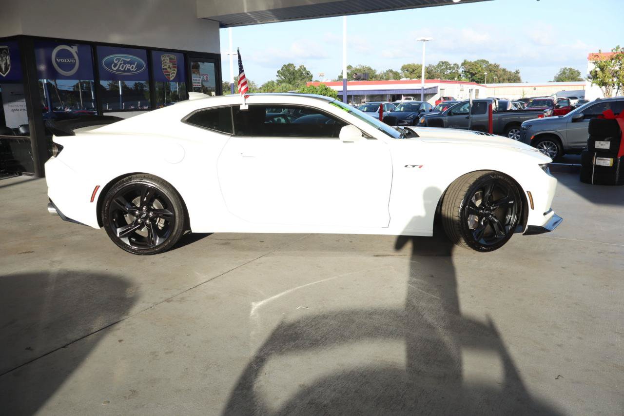 Used 2022 Chevrolet Camaro LT RWD image 6