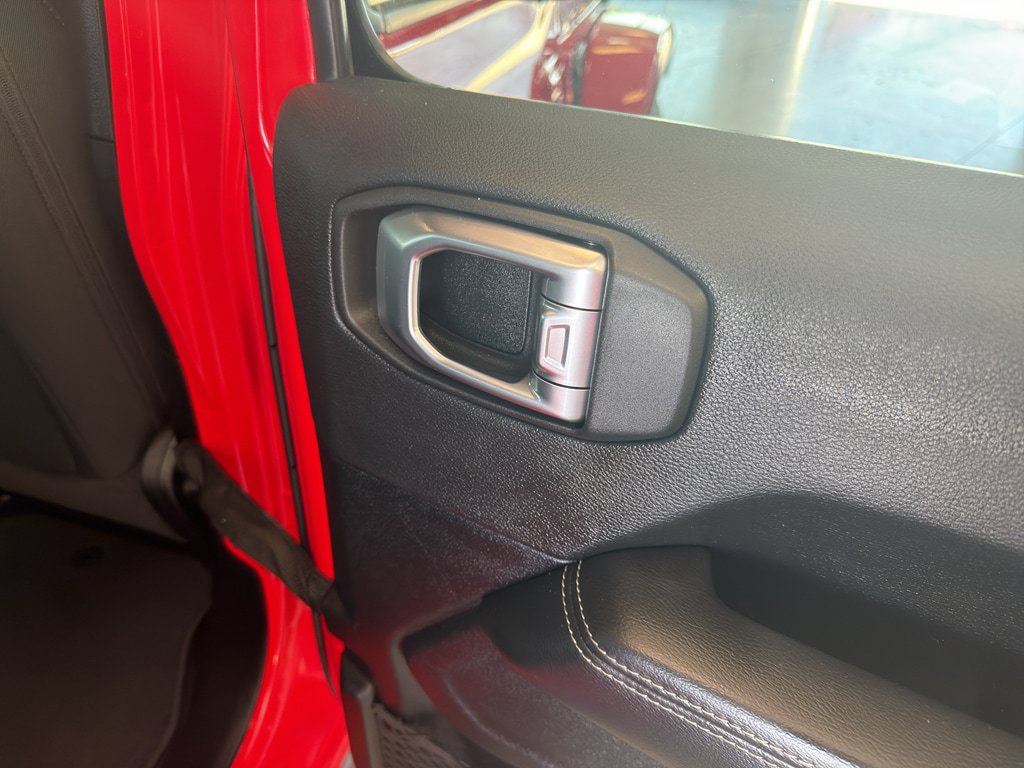 Used 2020 Jeep Wrangler Unlimited Sahara AWD/4WD image 14