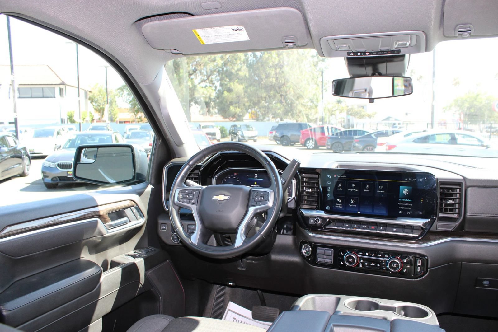 Used 2025 Chevrolet Silverado 1500 LT RWD image 27