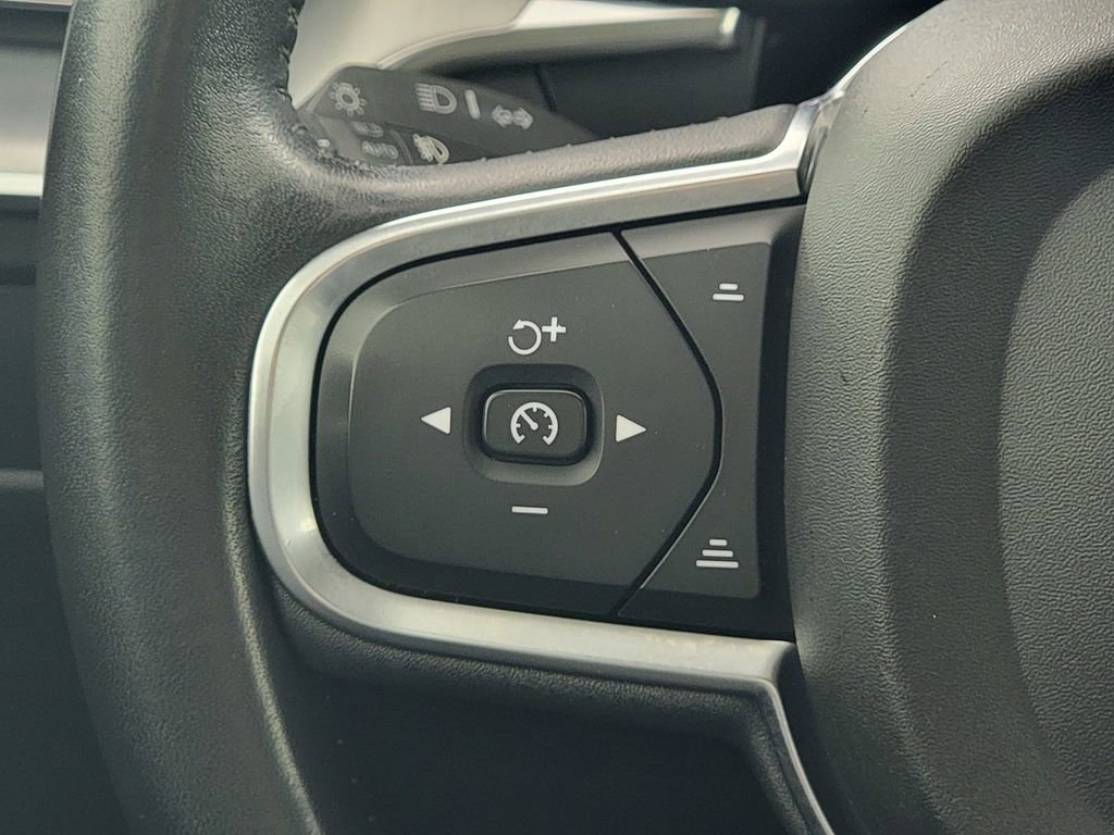 Used 2019 Volvo XC60 T5 Momentum w/ Premium Package image 28