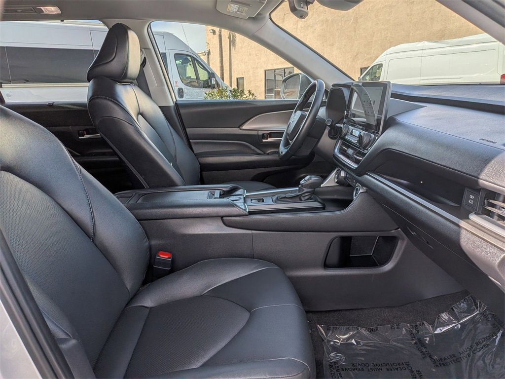 Used 2025 Toyota Grand Highlander AWD image 30