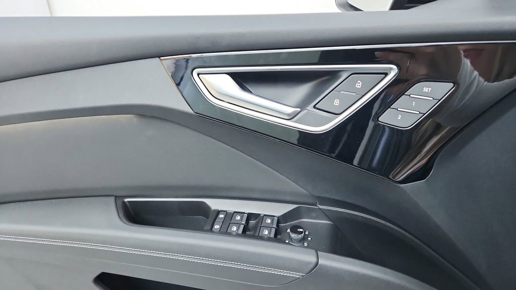 Used 2024 Audi Q4 e-tron Premium w/ Convenience Package image 17