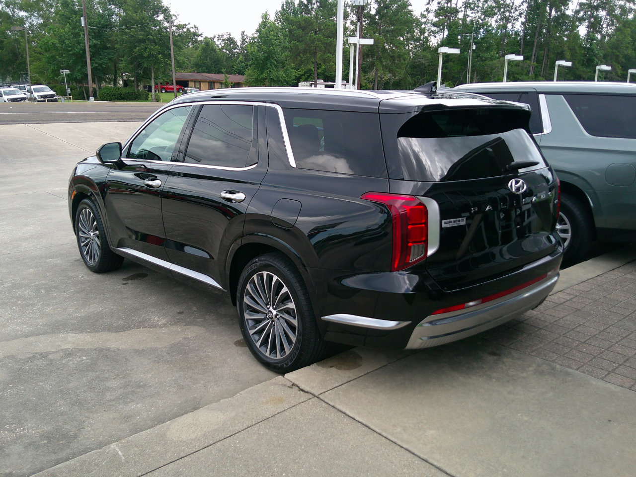 Used 2024 Hyundai Palisade Calligraphy image 2