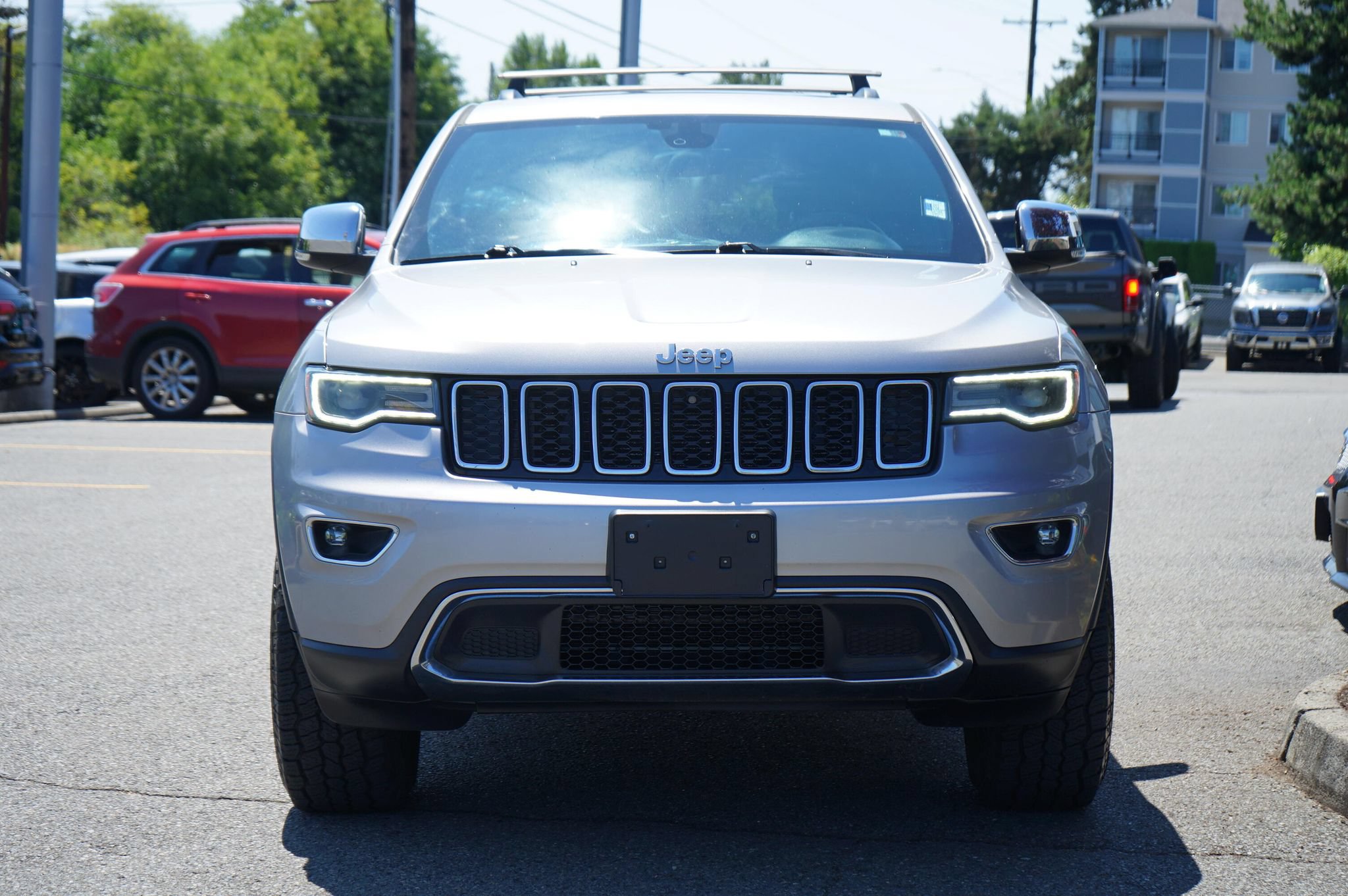 Used 2017 Jeep Grand Cherokee Limited w/ Luxury Group II AWD/4WD image 8