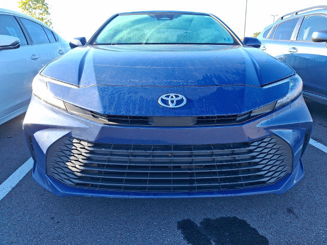 Used 2025 Toyota Camry LE w/ Convenience Package FWD image 2