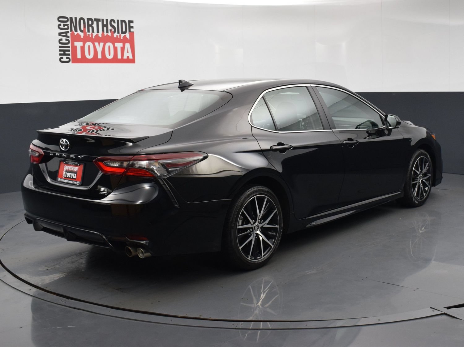 Used 2024 Toyota Camry SE AWD/4WD image 4
