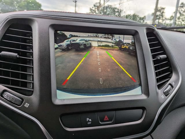 Used 2019 Jeep Cherokee Trailhawk AWD/4WD image 20