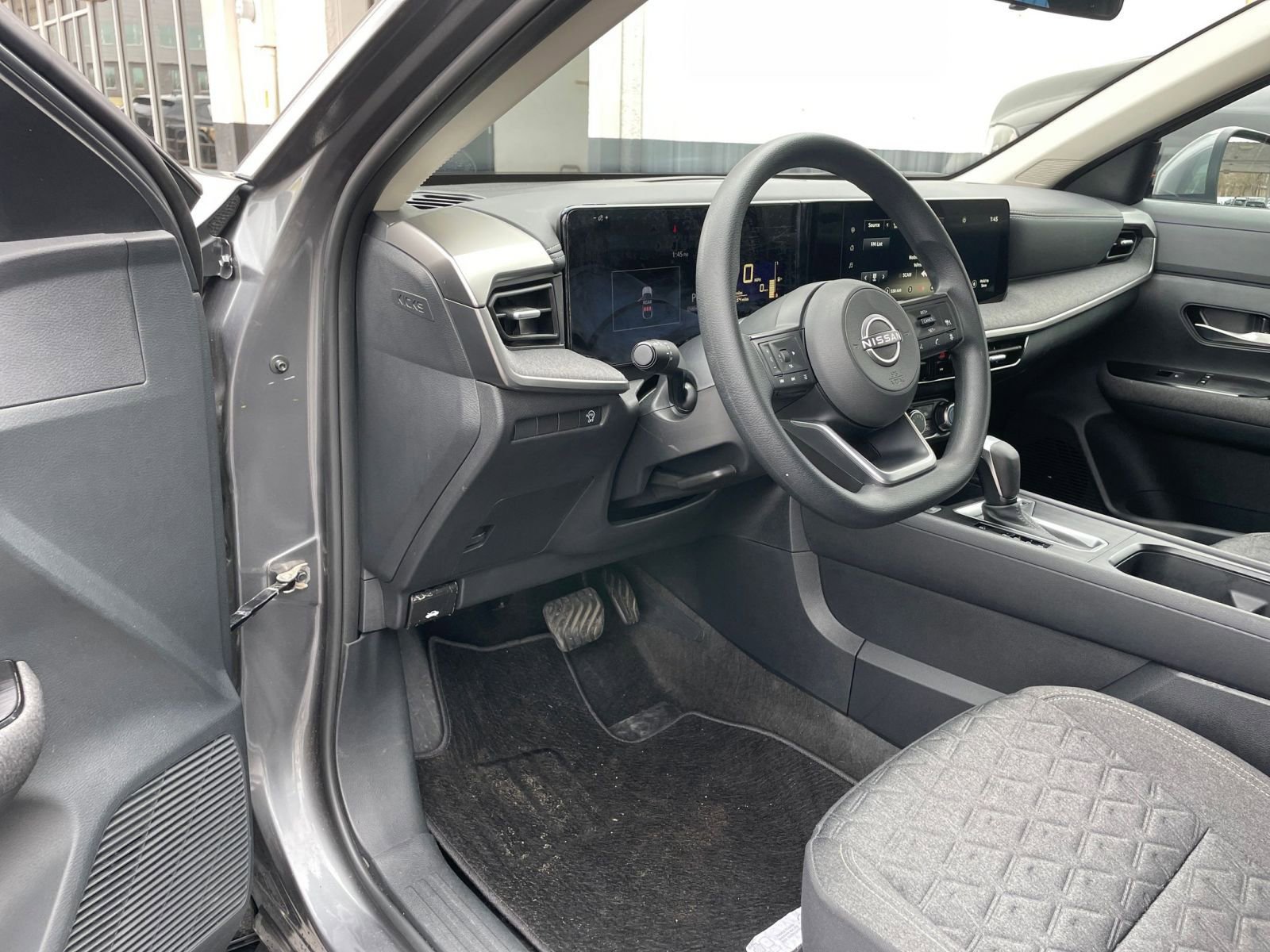 Used 2025 Nissan Kicks SV image 32