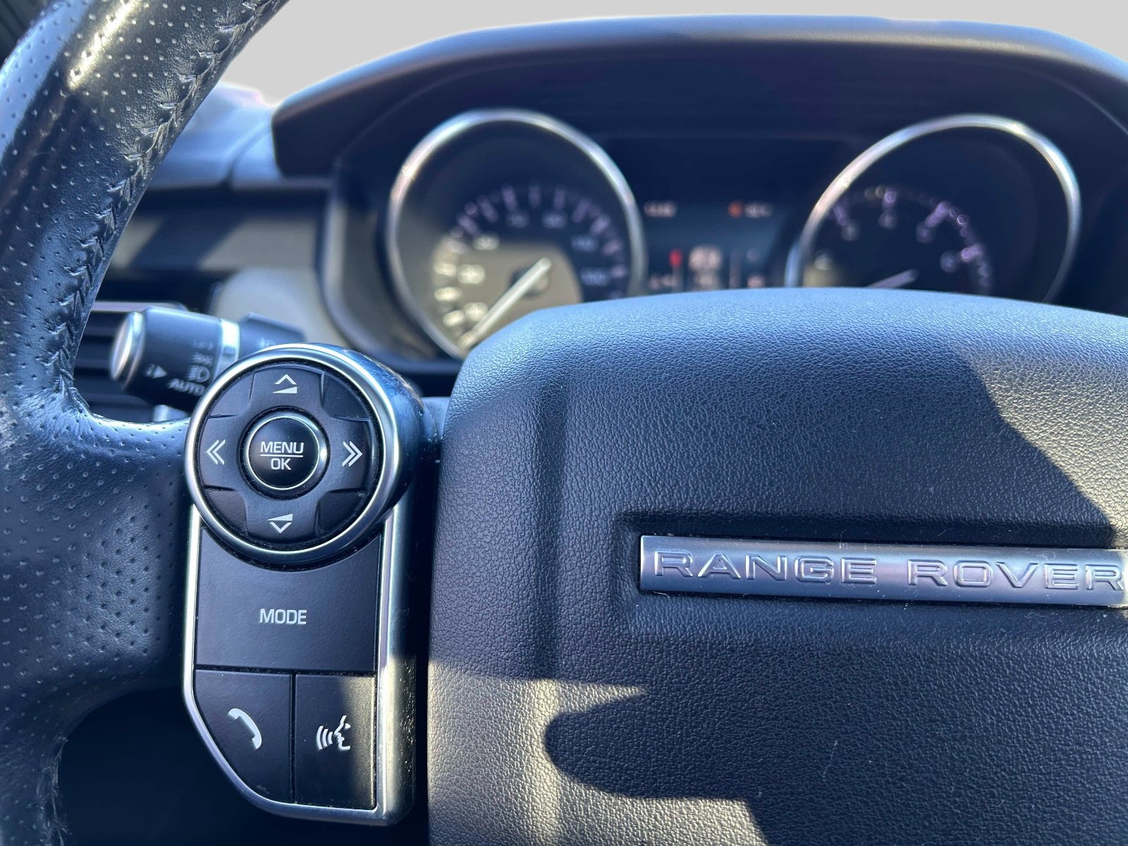 Used 2015 Land Rover Range Rover Sport HSE image 28