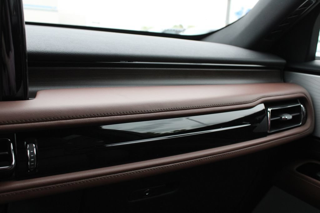 New 2026 Lincoln Aviator Reserve AWD/4WD image 18