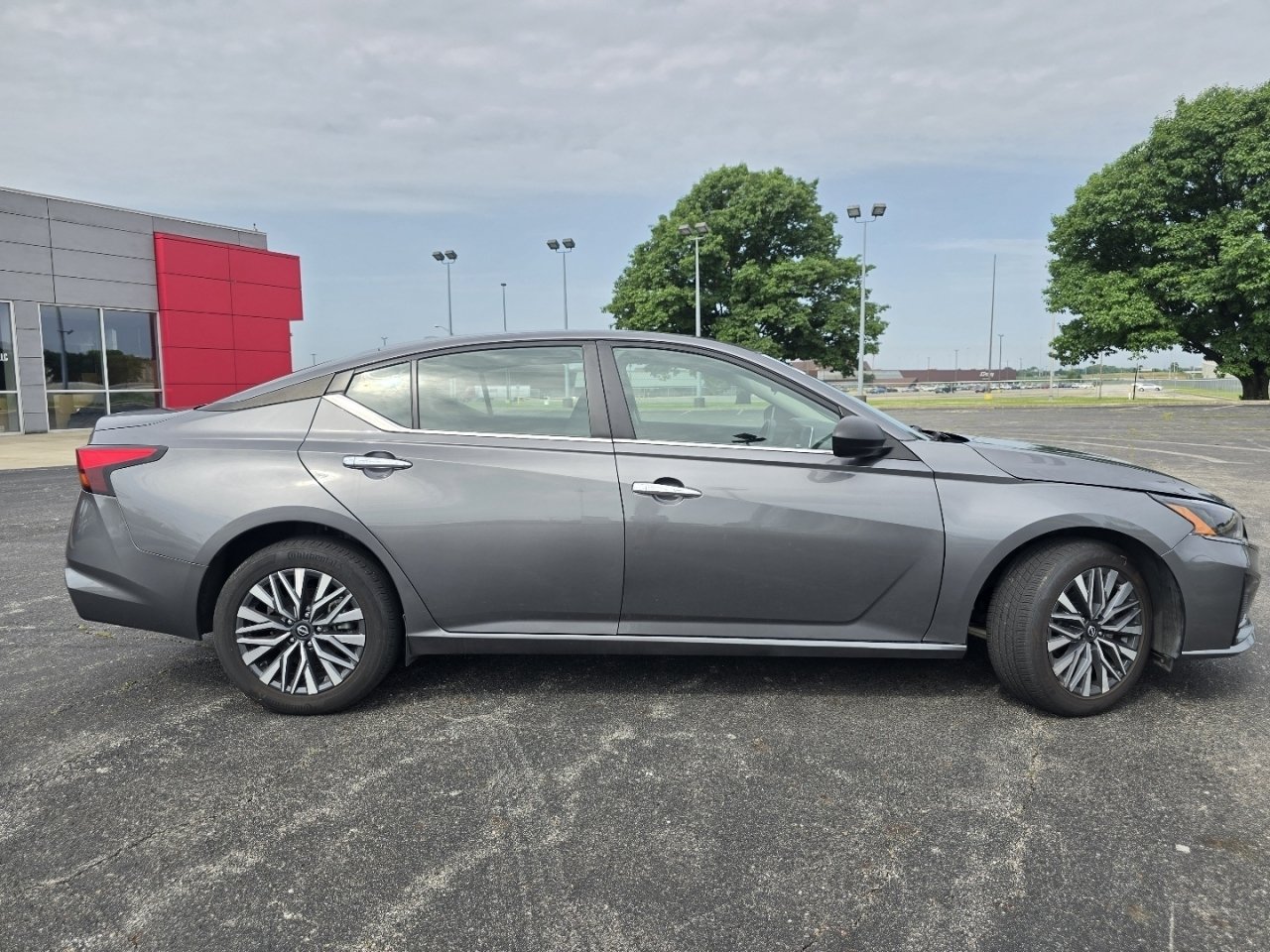 Used 2024 Nissan Altima 2.5 SV AWD/4WD image 14