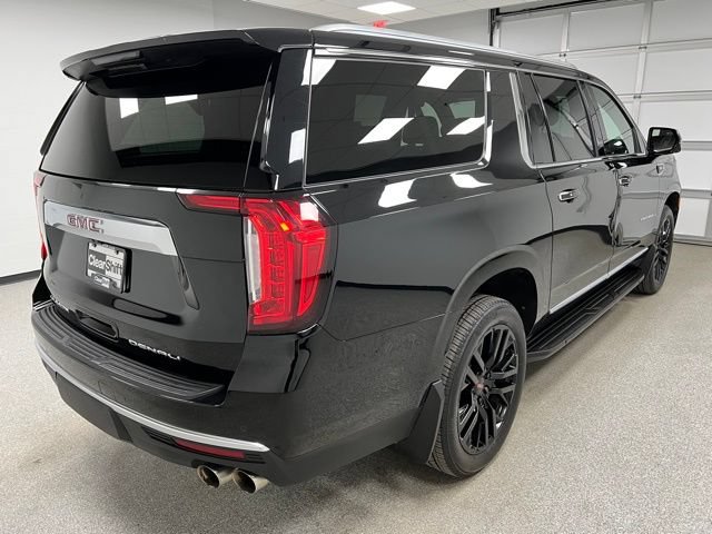 Used 2022 GMC Yukon XL Denali w/ Advanced Technology Package AWD/4WD image 10