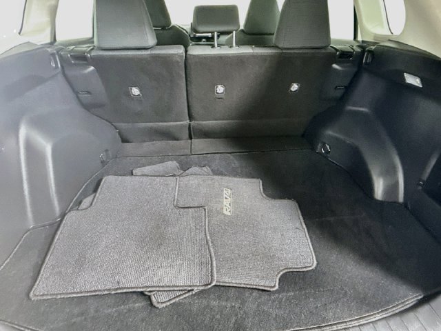 Certified 2021 Toyota RAV4 LE w/ Carpet Mat Package (TMS) FWD image 25