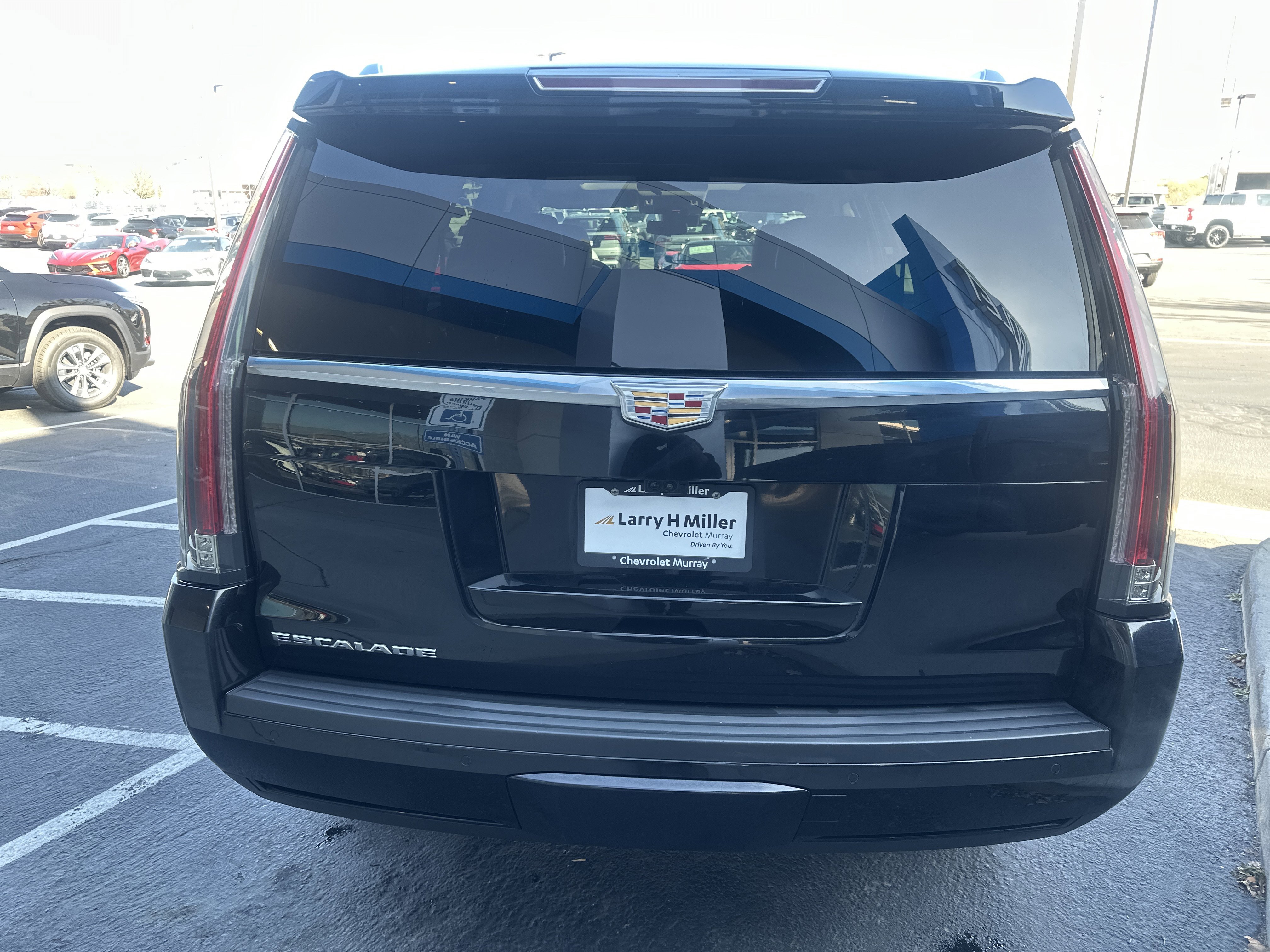Used 2020 Cadillac Escalade Premium Luxury image 5