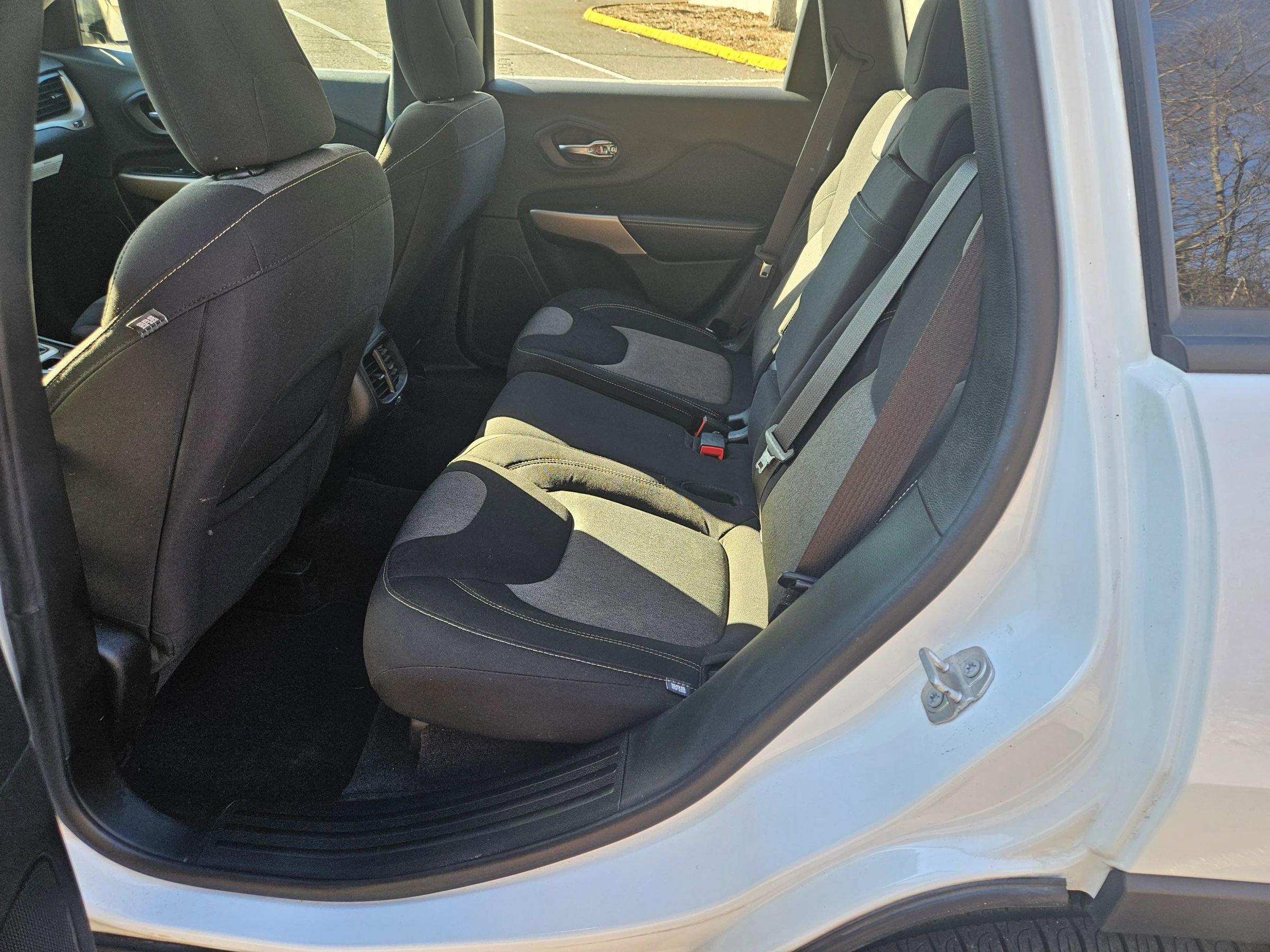 Used 2017 Jeep Cherokee Sport w/ Safety Group image 9