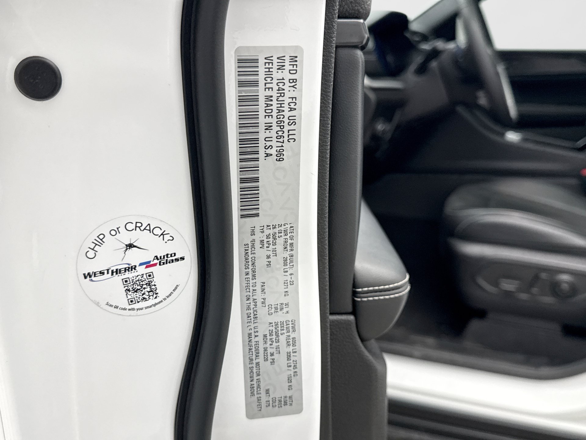Used 2023 Jeep Grand Cherokee Altitude AWD/4WD image 12