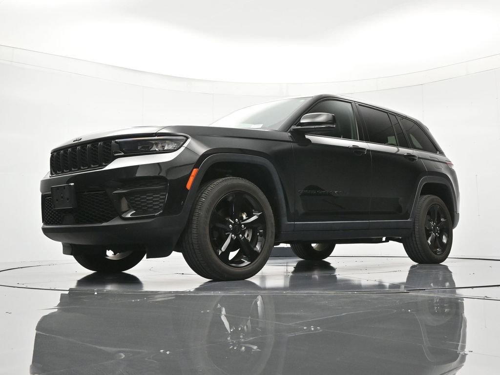 Used 2022 Jeep Grand Cherokee Altitude AWD/4WD image 36