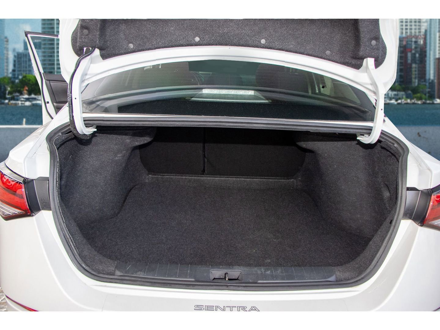 Used 2021 Nissan Sentra SR image 29