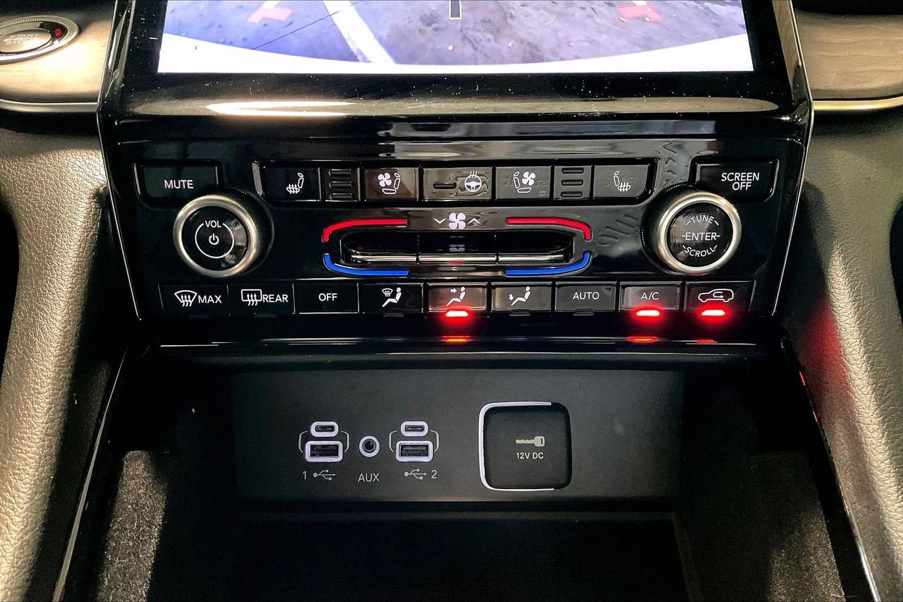 Certified 2022 Jeep Grand Cherokee Overland w/ Luxury Tech Group IV AWD/4WD image 20