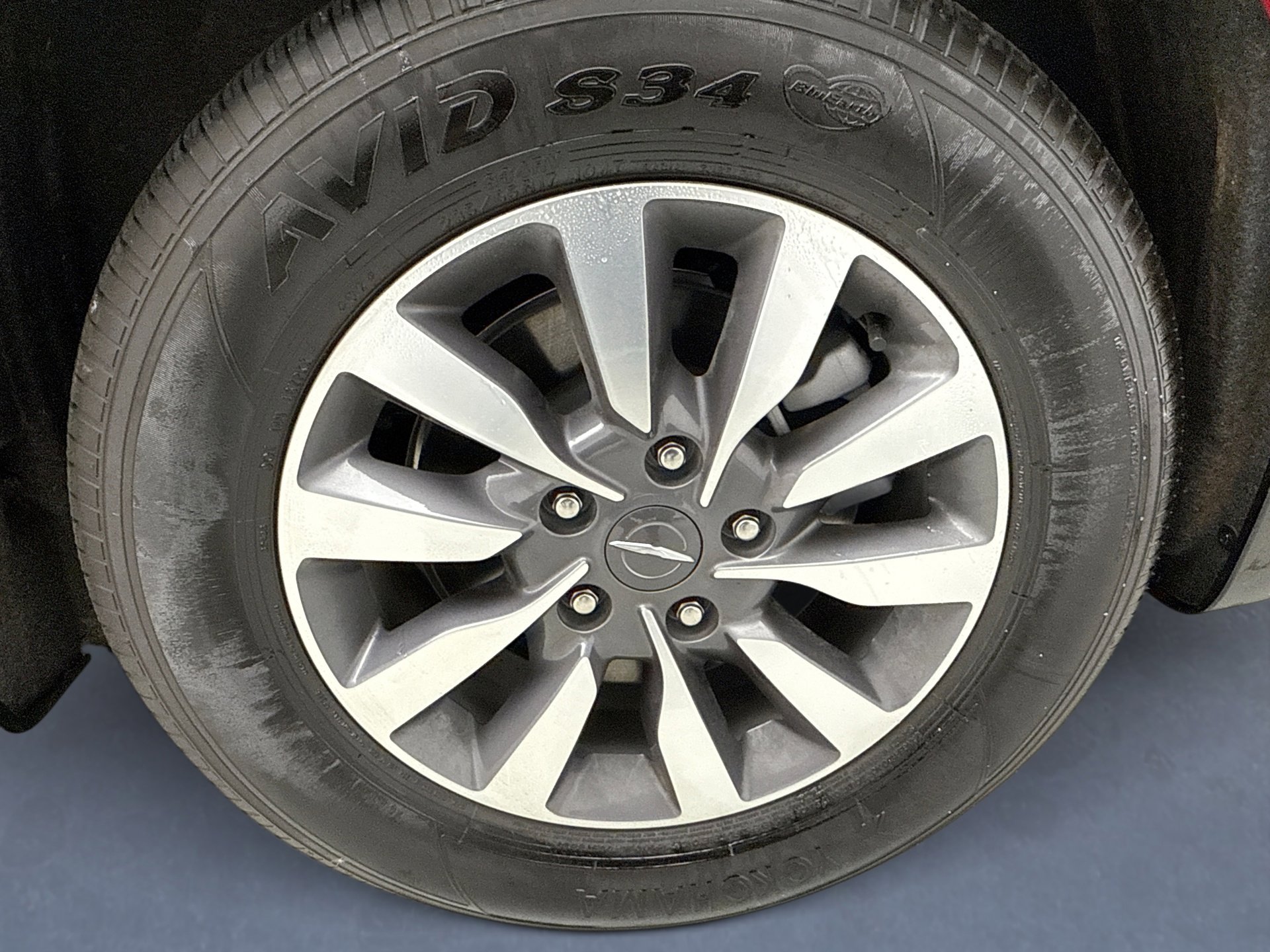 Used 2025 Chrysler Pacifica Select image 23