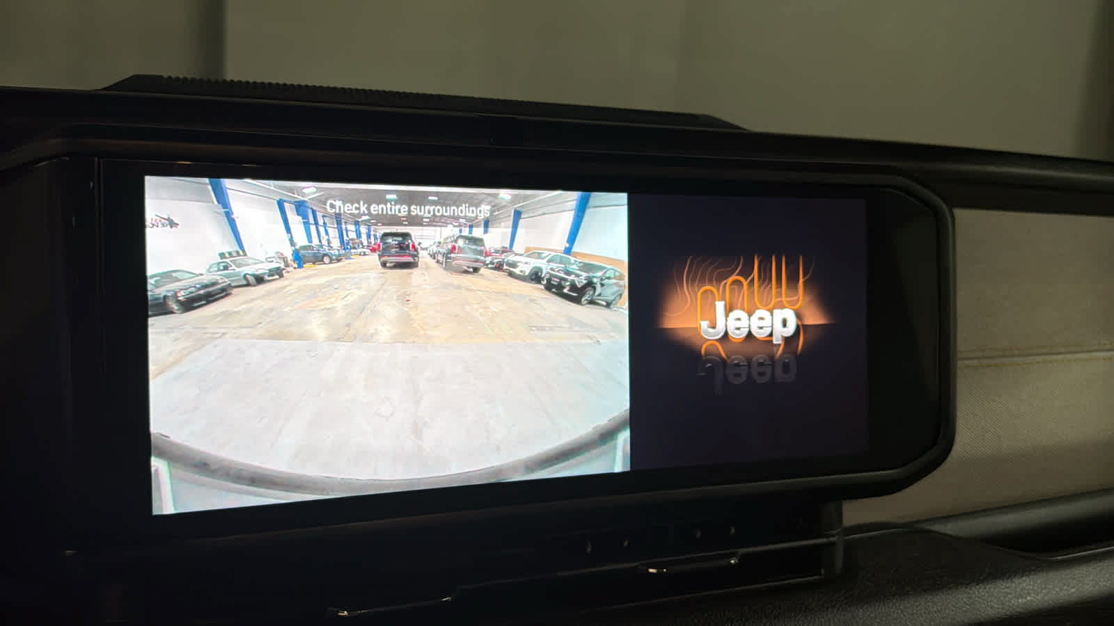 Used 2024 Jeep Wrangler Unlimited w/ Convenience Group AWD/4WD image 16