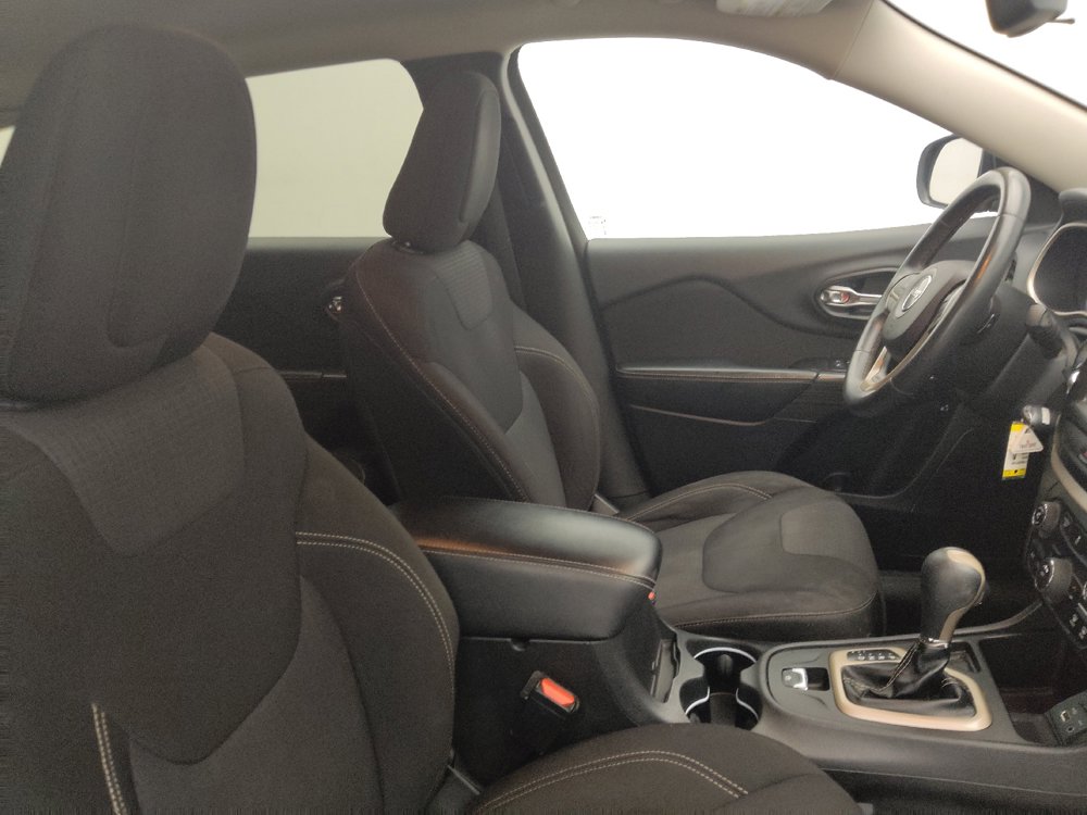Used 2015 Jeep Cherokee Latitude FWD image 21