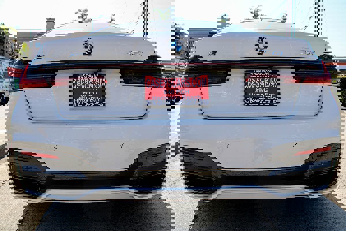Used 2021 BMW 750i xDrive w/ Executive Package image 4