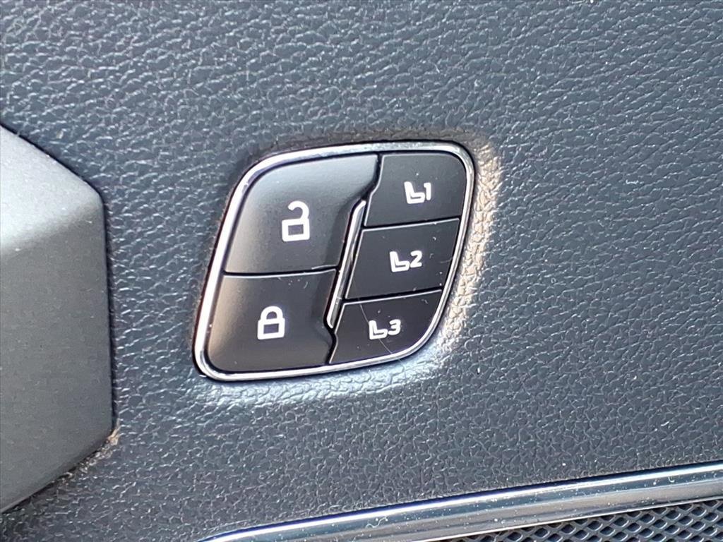 Used 2022 Ford F350 Platinum w/ FX4 Off-Road Package image 8