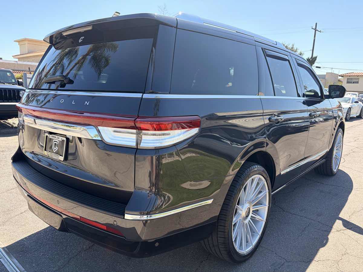 Used 2024 Lincoln Navigator Reserve AWD/4WD image 8