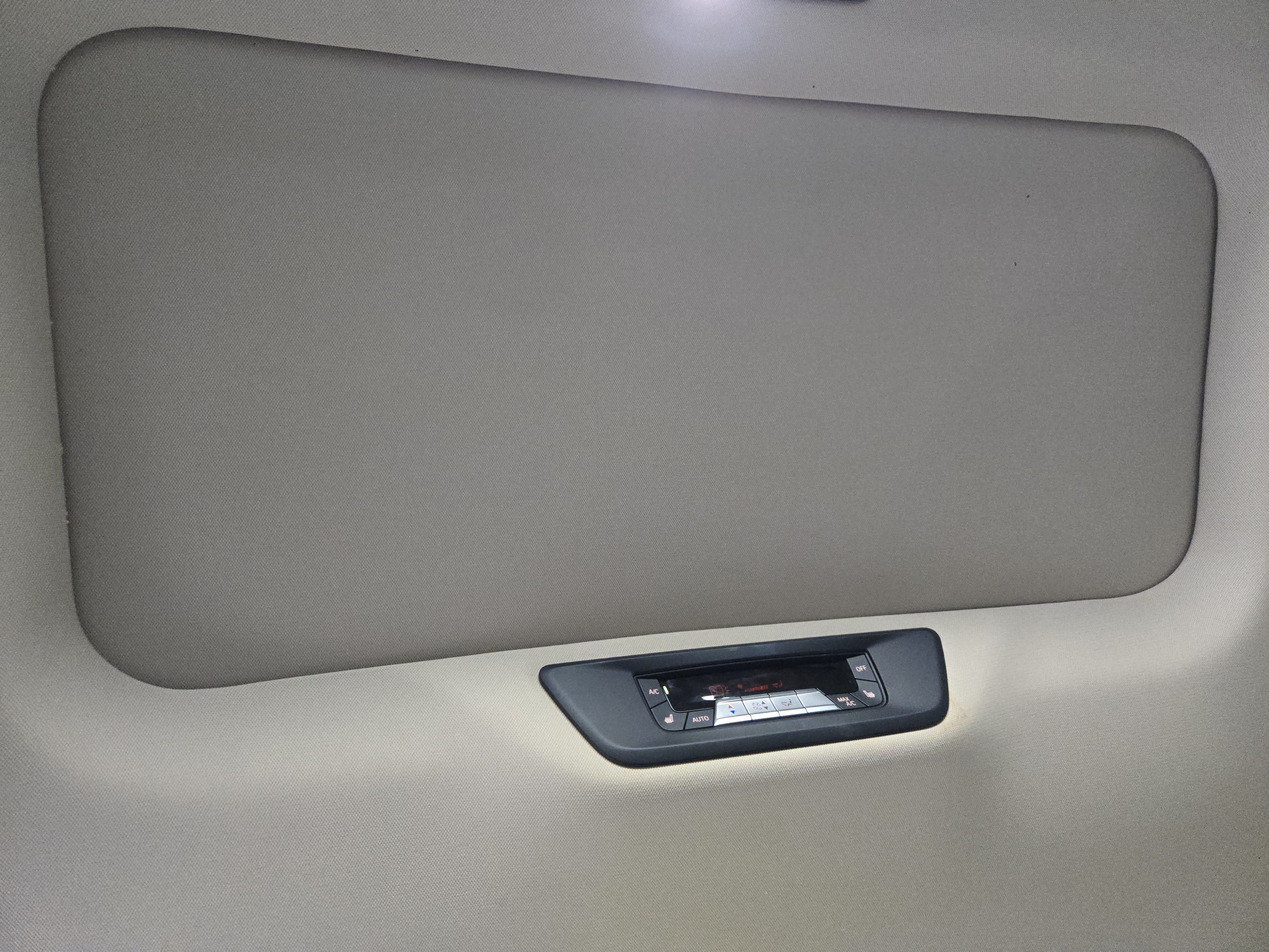 Used 2019 BMW X7 xDrive40i w/ Cold Weather Package AWD/4WD image 36