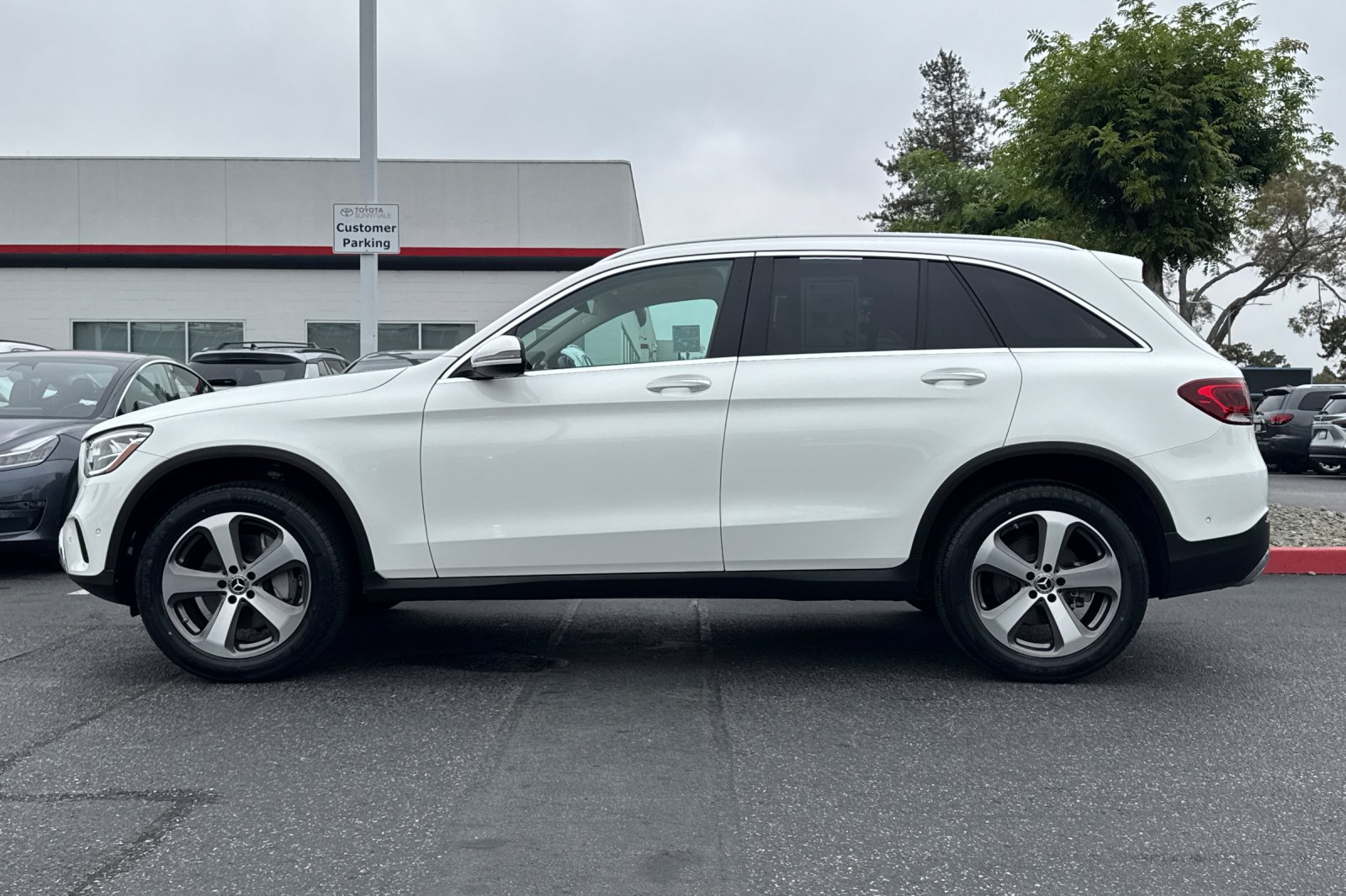Used 2022 Mercedes-Benz GLC 300 4MATIC image 3