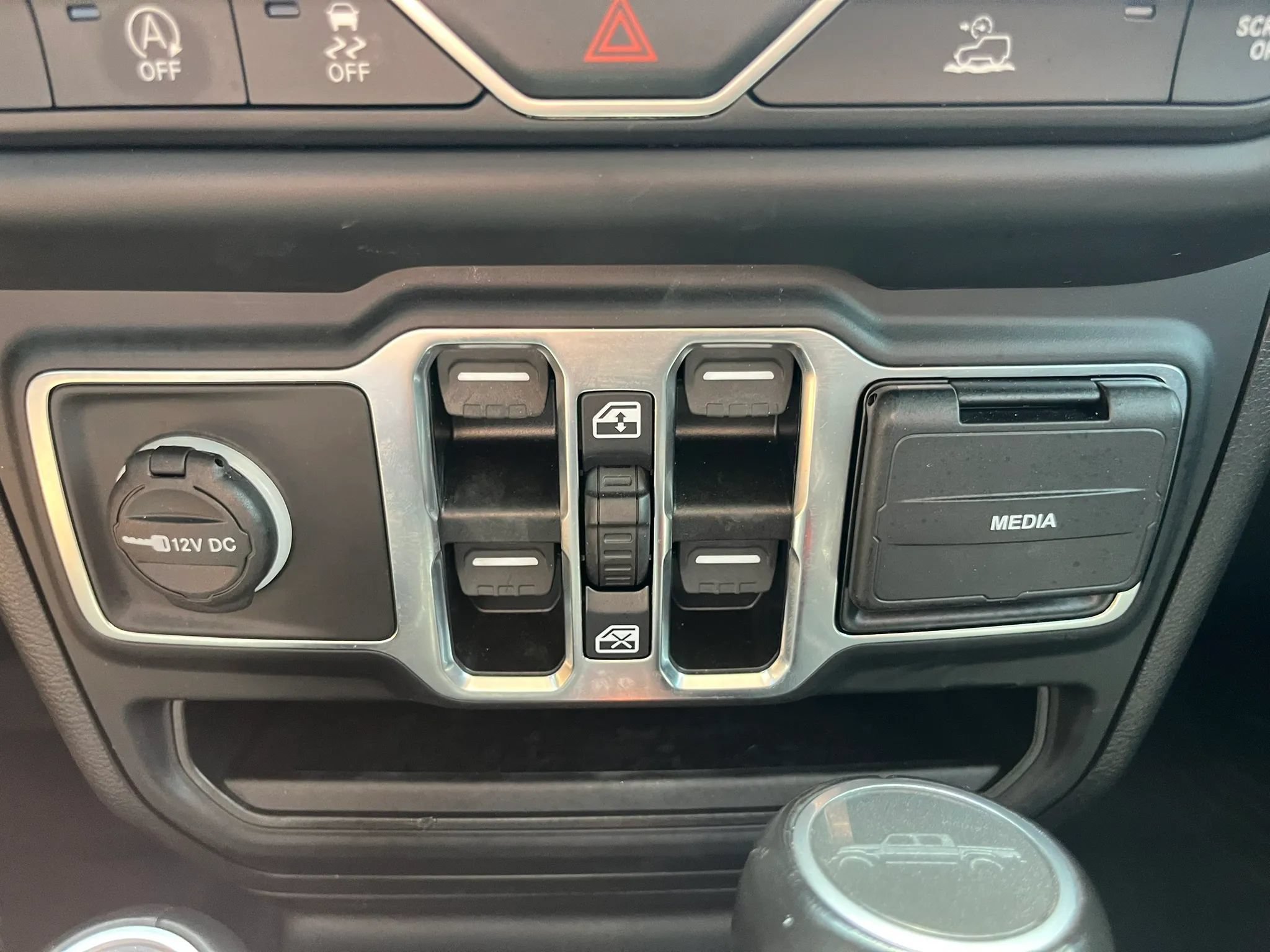 Used 2023 Jeep Gladiator Overland w/ Popular Equipment Package AWD/4WD image 24