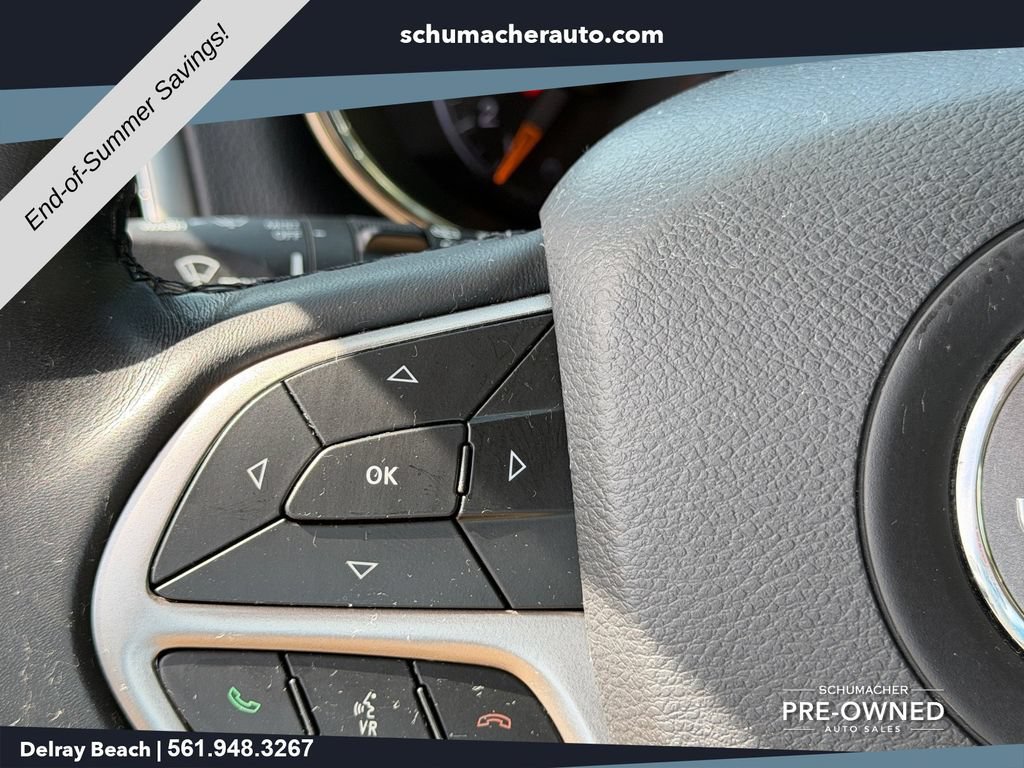 Used 2019 Jeep Grand Cherokee Laredo AWD/4WD image 25