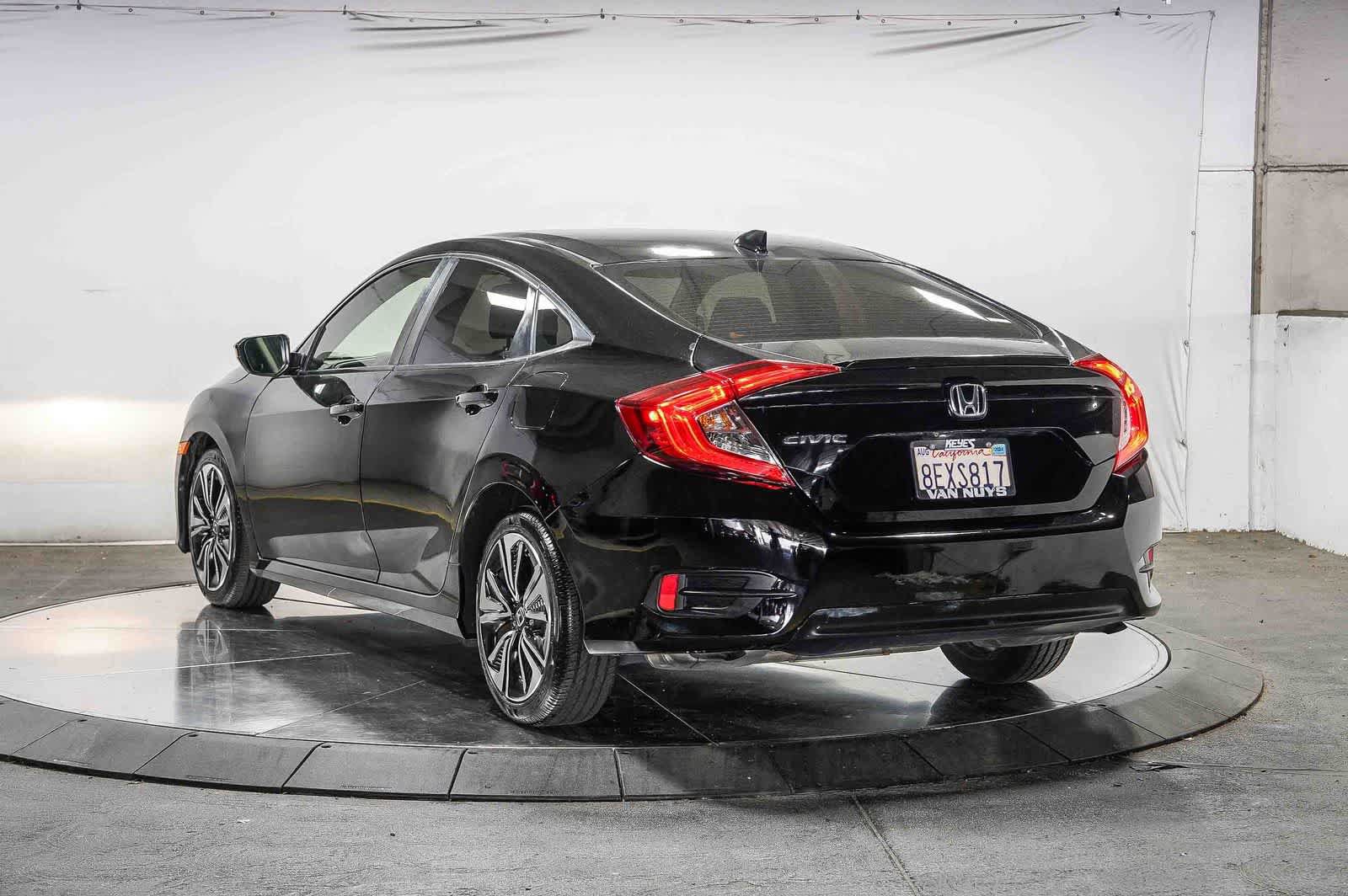 Used 2018 Honda Civic EX-T image 2
