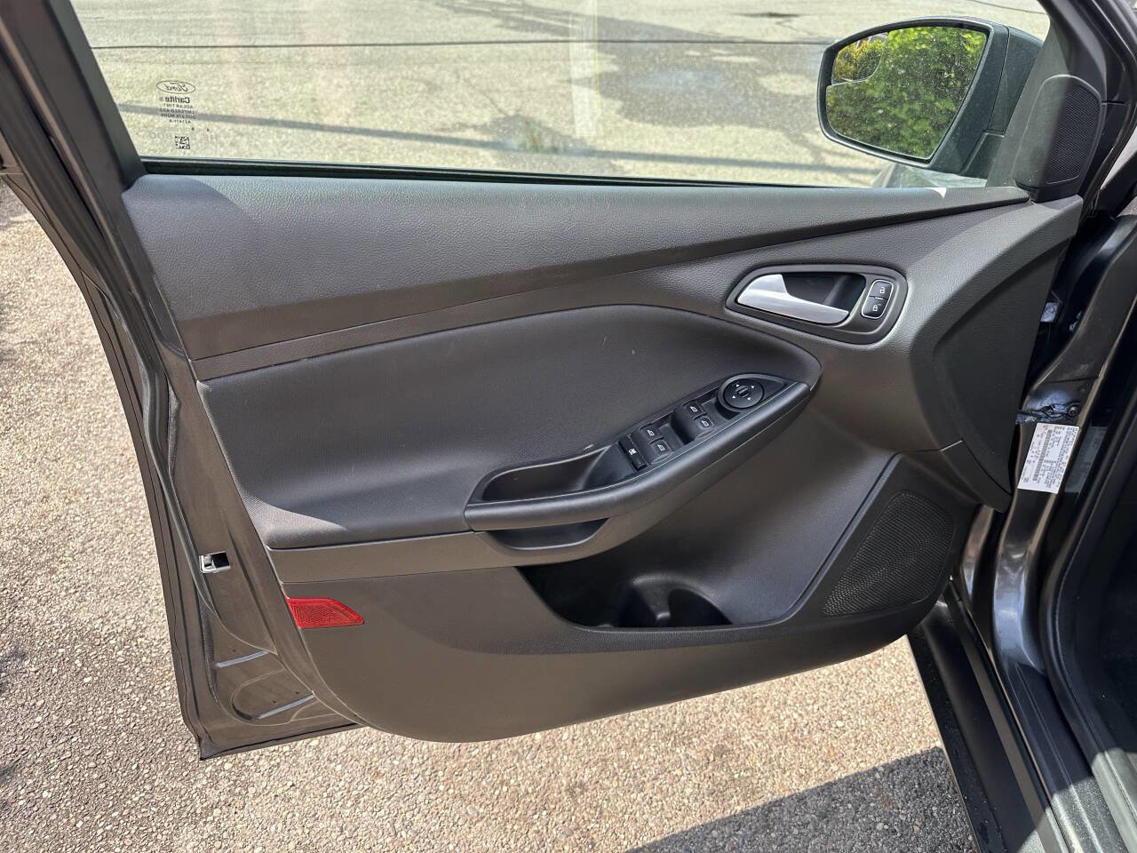 Used 2016 Ford Focus SE FWD image 18