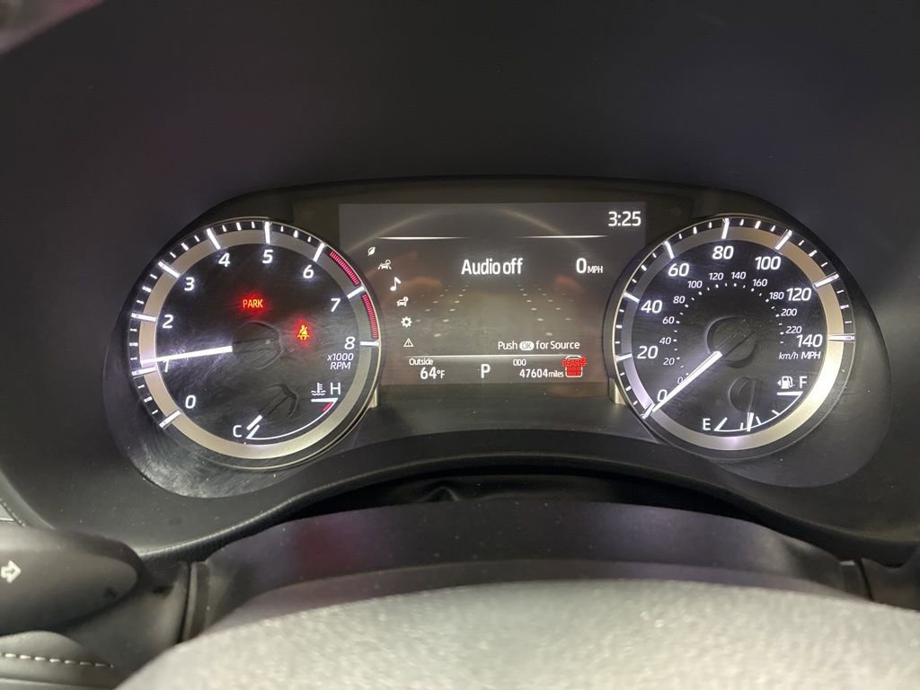 Used 2024 Toyota Highlander LE FWD image 17