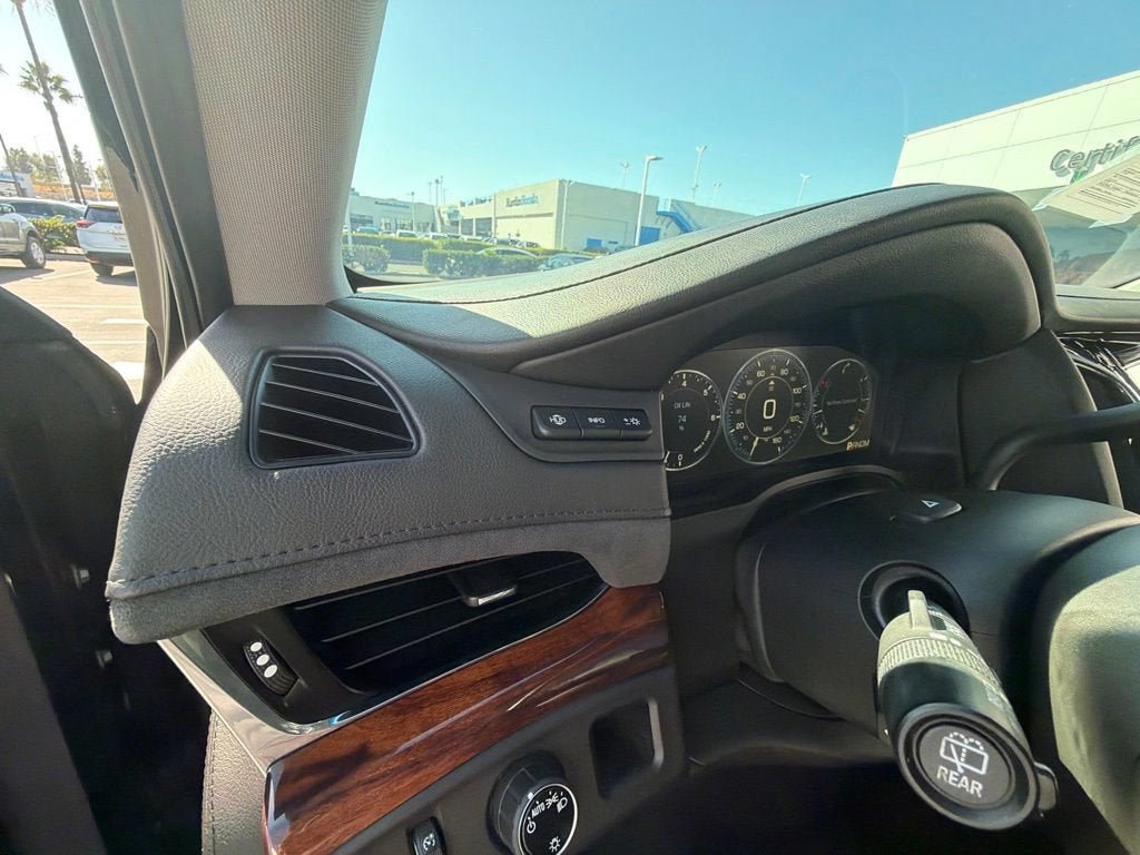Used 2015 Cadillac Escalade ESV Luxury RWD image 18
