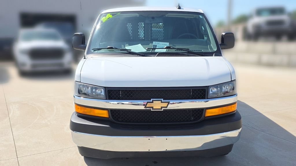 Used 2024 Chevrolet Express 2500 w/ Driver Convenience Package RWD image 8