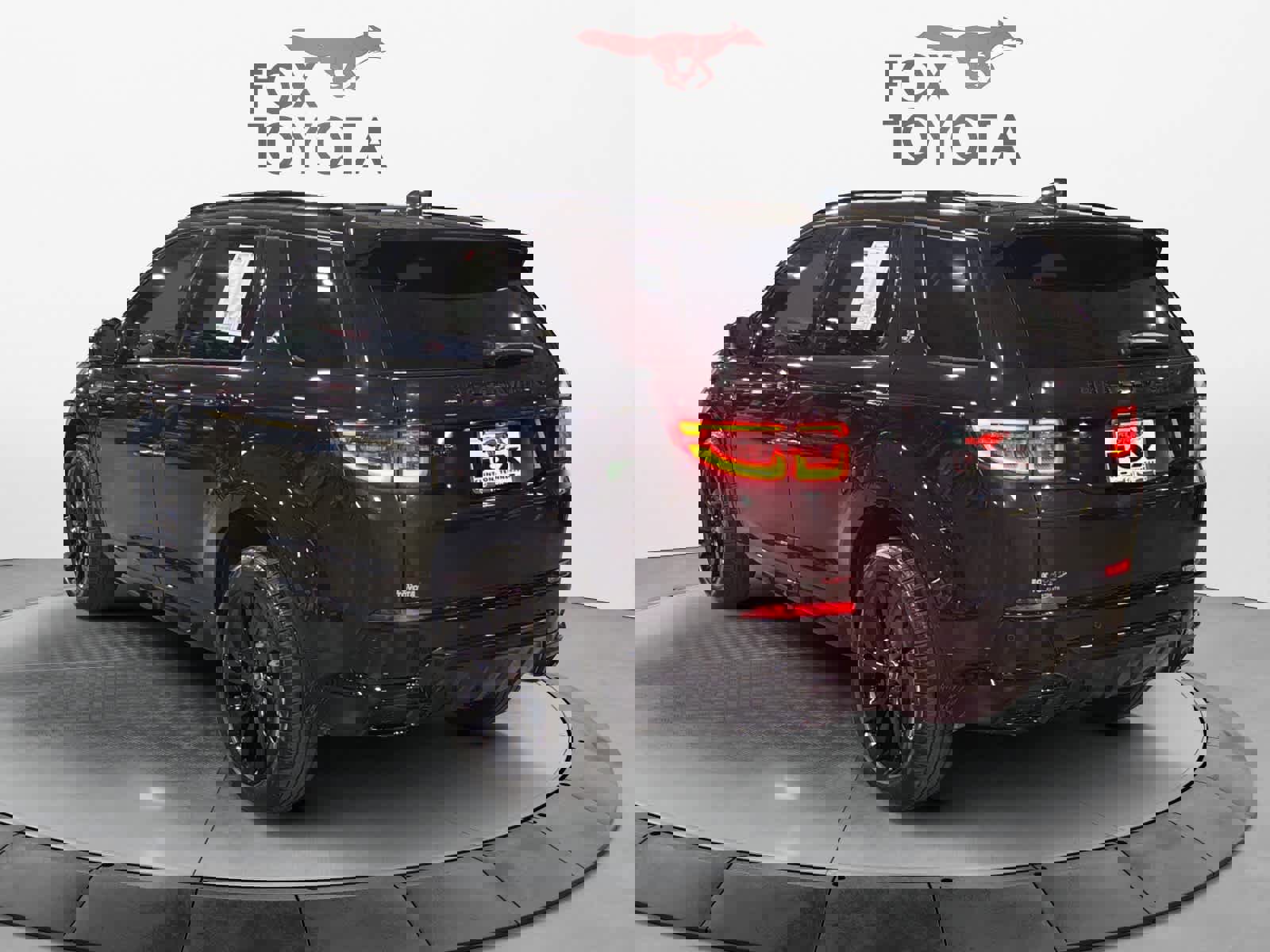 Used 2024 Land Rover Discovery Sport Dynamic SE image 4