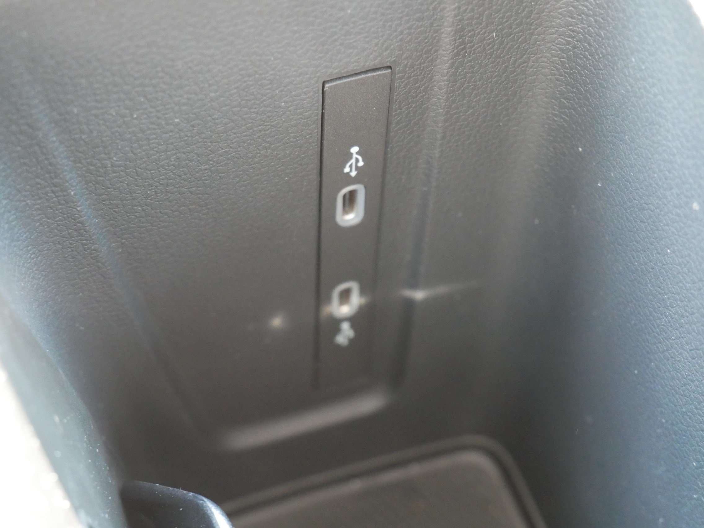 Certified 2025 Volkswagen Tiguan SE AWD/4WD image 30