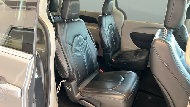 Used 2017 Chrysler Pacifica Touring-L FWD image 20
