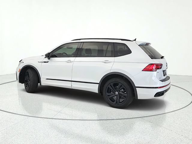 Used 2024 Volkswagen Tiguan SE R-Line AWD/4WD image 3