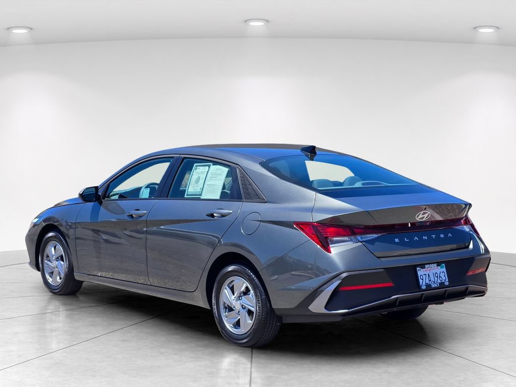 Used 2026 Hyundai Elantra SE FWD image 6