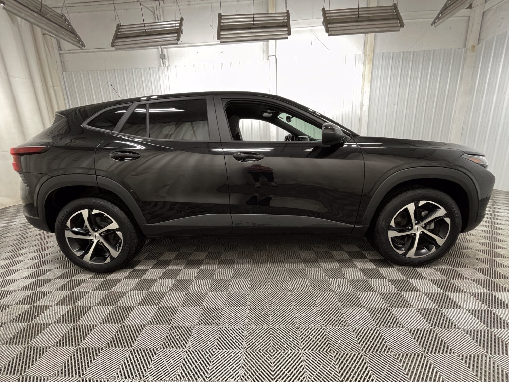 Used 2025 Chevrolet Trax RS w/ Driver Confidence Package FWD image 14