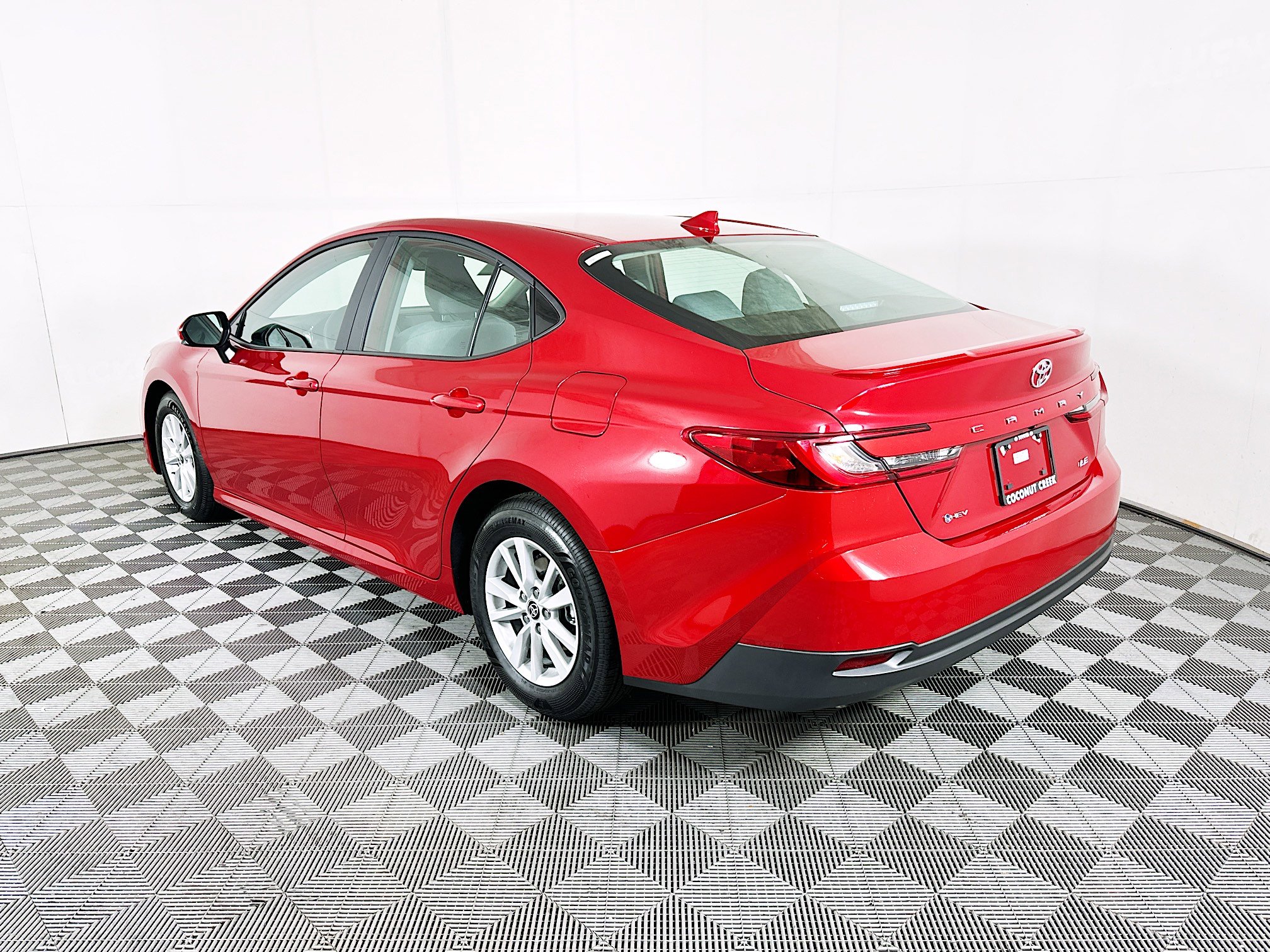 Used 2026 Toyota Camry LE w/ Convenience Package FWD image 5
