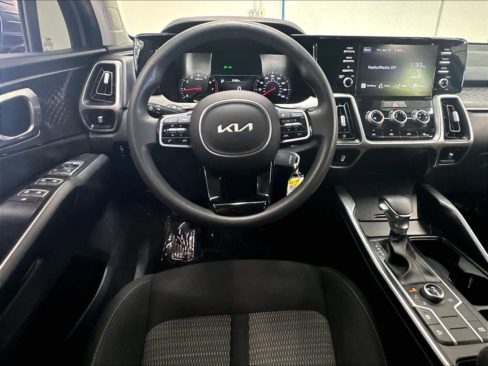 Used 2022 Kia Sorento LX AWD/4WD image 11