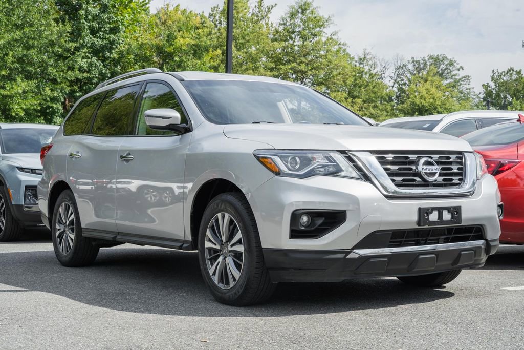 Used 2020 Nissan Pathfinder SV