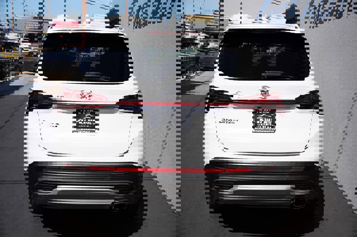 Used 2021 Hyundai Santa Fe SE image 2