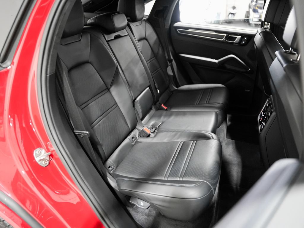 Used 2023 Porsche Cayenne GTS AWD/4WD image 34